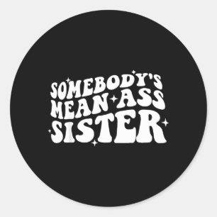 Sticker Rond La sœur méchante de quelqu'un Apparel de citation