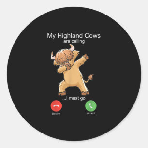 Sticker Rond La vache écossaise des Highlands appelle