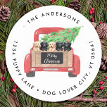 Sticker Rond Labrador Puppies Christmas Truck Adresse de retour<br><div class="desc">Envoyez les voeux de Noël cette saison des Fêtes avec ce chien de chiot récupérateur de labrador noir et jaune dans une aquarelle. Cette étiquette d'adresse de retour noir labrador contient cinq petits labrador dans un camion de Noël rouge aquarelle avec arbre de vacances. Personnalisez avec le nom de famille...</div>