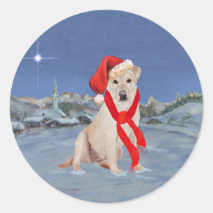 Sticker Rond Labrador Retriever jaune par une nuit d'hiver