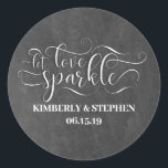Sticker Rond Laisser Love Sparkle Chalkboard Style Mariage<br><div class="desc">Laissez Love Sparkle Chalkboard Mariage Stickers. Il vous suffit de "cliquer pour le customiser plus loin" et de modifier l'image arrière - plan ou de modifier la couleur arrière - plan.</div>