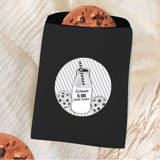 Sticker Rond Lait et biscuit sucré Un premier anniversaire