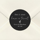 Sticker Rond L'amour noir et blanc élégant est la faveur de mar