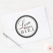 Sticker Rond L'amour vit ici (Enveloppe)