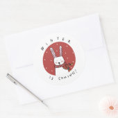 STICKER ROND LAPIN DE FÊTE AVEC ÉCHARPE L'HIVER ARRIVE (Enveloppe)