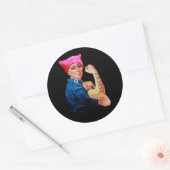 Sticker Rond L'art de la marche des femmes Rosie résiste (Enveloppe)