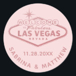 Sticker Rond Las Vegas Mariage Rose or rose<br><div class="desc">Favoriser l'autocollant ou le sceau d'enveloppe avec le "Welcome to Fabulous Las Vegas" Signer dans fausse feuille rose or rose. Cliquez sur PERSONNALISER ULTÉRIEUR pour modifier la couleur,  la police et la couleur du texte arrière - plan.</div>