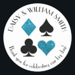 Sticker Rond Las Vegas Thème Custom Text Malibu Blue Parties sc<br><div class="desc">Parties scintillant bleu turquoise et costumes de cartes noires sont entourés de texte personnalisable,  ce qui rend ces autocollants ronds parfaits pour toutes sortes de projets et d'occasions. Utilisez-les pour des faveurs étiquettes pour les clients mariages,  pour fermer des enveloppes et plus encore.</div>