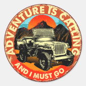 Sticker Rond L'Aventure À Quatre Roues Est Appelée Et Je Dois (Devant)