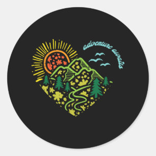 Sticker Rond L'aventure Attend Montagnes Soleil Camping Randonn