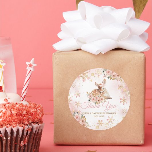 Sticker Rond Le cerf d'hiver rose est un Baby shower de fille (Fête)