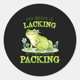 Sticker Rond Le cerveau manque mais est amusant pour les femmes