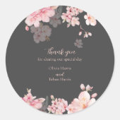 Sticker Rond Le chic sakura rose sur un gris foncé (Devant)