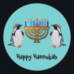 Sticker Rond Le Hannukah gelé choisi<br><div class="desc">Illustration graphique de pingouins profitant des lumières de Hannukah menorah. Célébrez les miracles de Chanoukah tous les huit nuits !</div>