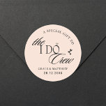 Sticker Rond Le I Do Crew Wedding Party Cadeau Favoriser le ros<br><div class="desc">Insufflez votre cadeau de mariage avec chaleur et douceur à l'aide de l'autocollant rond rose vierge rose I Do Crew. Chaque autocollant méticuleusement travaillé rayonne de romance, symbolisant l'amour et la camaraderie de votre journée spéciale. L'inscription joueuse "I Do Crew" célèbre le lien partagé par vos plus proches compagnons. Ces...</div>