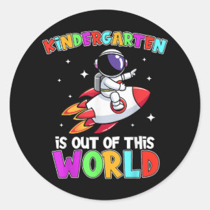 Sticker Rond Le jardin d'enfants est sorti de ce monde en tenue