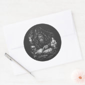 Sticker Rond Le Magicien Étudiant le Grimoire — par BurnsInHell (Enveloppe)