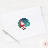 Sticker Rond Le Père Noël marche joliment en hiver (Enveloppe)
