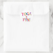 Sticker Rond Le yoga est amusant (Sac)
