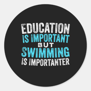 Sticker Rond L'Éducation Est Importante, Mais La Natation Est I