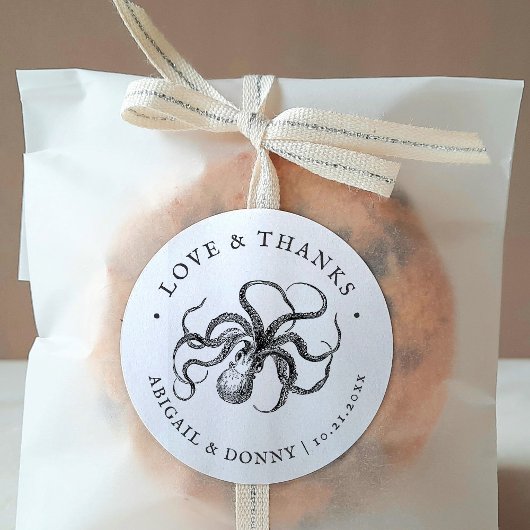 Sticker Rond L'Embrace de l'amour | Amour et Merci