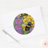 Sticker Rond Les abeilles dans une prairie à fleurs (Enveloppe)