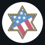 Sticker Rond Les cadeaux juifs américains pour Hanoukka<br><div class="desc">Donnez ces cadeaux juifs américains comme cadeaux Hanoukka à la famille et amis à porter toute l'année montrant la fierté juive patriotique. Quel unique symbole de drapeau américain dans une étoile de David!</div>