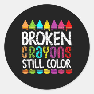 Sticker Rond Les Crayons cassés continuent de colorer les spéci