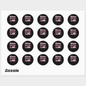 Sticker Rond Les femmes font partie du Lab (Feuille)
