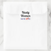 Sticker Rond Les Femmes Nasty Obtiennent Mon Vote (Sac)