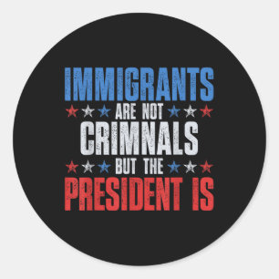 Sticker Rond Les Immigrants Ne Sont Pas Des Criminels, Mais Le
