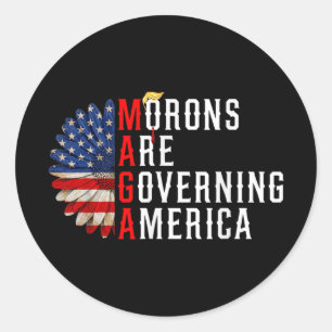 Sticker Rond Les Morons dirigent l'Amérique Trump drôle 2024