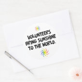 Sticker Rond Les volontaires apportent du soleil au monde (Enveloppe)