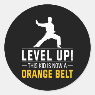 Sticker Rond Level Up! This Kid Is Now A Orange Belt Karate Awa