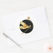 Sticker Rond libellule d'or en cercle noir (Enveloppe)