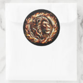 Sticker Rond Lion Flamboyant dans un Anneau de Flammes de Feu A (Sac)