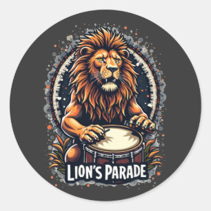 Sticker Rond Lion's Drum Parade drôle d'art : Majestic Lion Imp