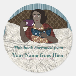 Sticker Rond Lire dans Bed Lady vous prête son livre