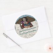 Sticker Rond Lire dans Bed Lady vous prête son livre (Enveloppe)