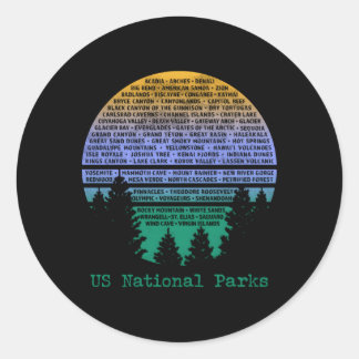 Sticker Rond Liste des parcs nationaux Mot Arbres nuageux