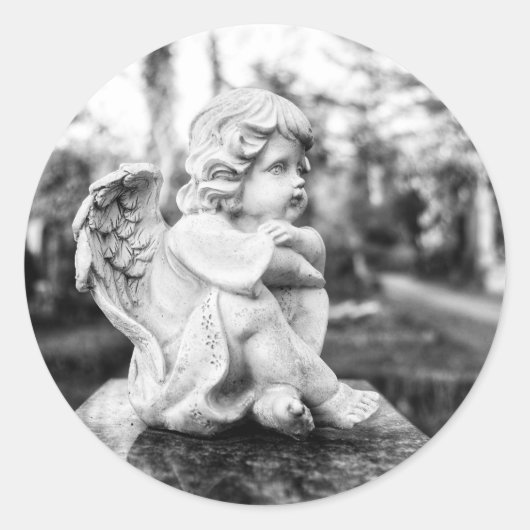 Sticker Rond Little angel sitting watching the horizon (Devant)
