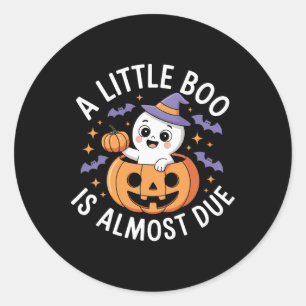 Sticker Rond Little Boo Est Presque Dû Mignonne Grossesse Hallo
