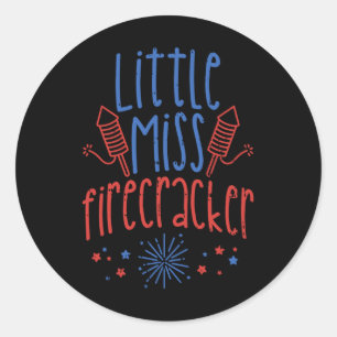 Sticker Rond Little Miss Firecracker Funny 4 juillet Patriot