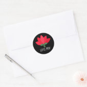 Sticker Rond Lotus Pray Funny Plante Pun Dark BG (Enveloppe)