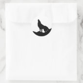 Sticker Rond Loup solitaire debout sur une colline (Sac)