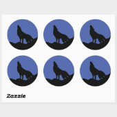 Sticker Rond Loup solitaire debout sur une colline Black Blue P (Feuille)