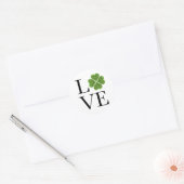 Sticker Rond LOVE green sparking clocher shamrock st patrick da (Enveloppe)