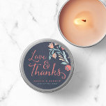 Sticker Rond Love & Merci Bluish Chalkboard Floral Mariage<br><div class="desc">Cet autocollant rond mariage présente une belle florale contre un arrière - plan de tableau rouge avec le mot "Love & Thanks" dans la police de script moderne. Utilisez-le pour sceller vos enveloppes Mariages ou pour la décoration. Consultez le Faire-part de mariage et les autres éléments mariages correspondants de ma...</div>