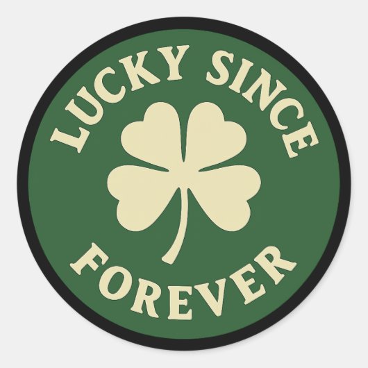 Sticker Rond Lucky Since Forever – Four-Leaf Clover Badge (Devant)