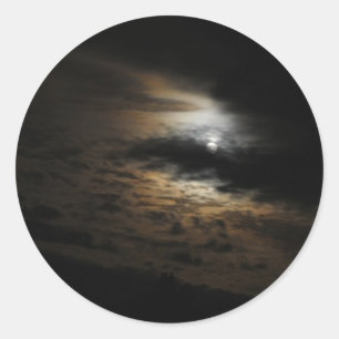 Sticker Rond Lumière de la lune brillant sur les nuages Ciel de